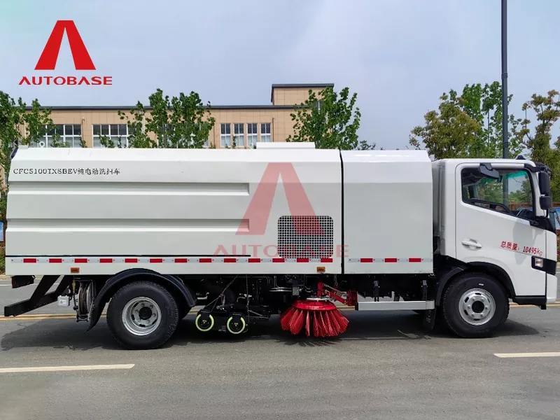 Care este scopul unui vehicul de spălare și măturare?